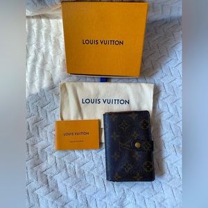 Louis Vuitton monogram kisslock wallet- FULL INCLUSION